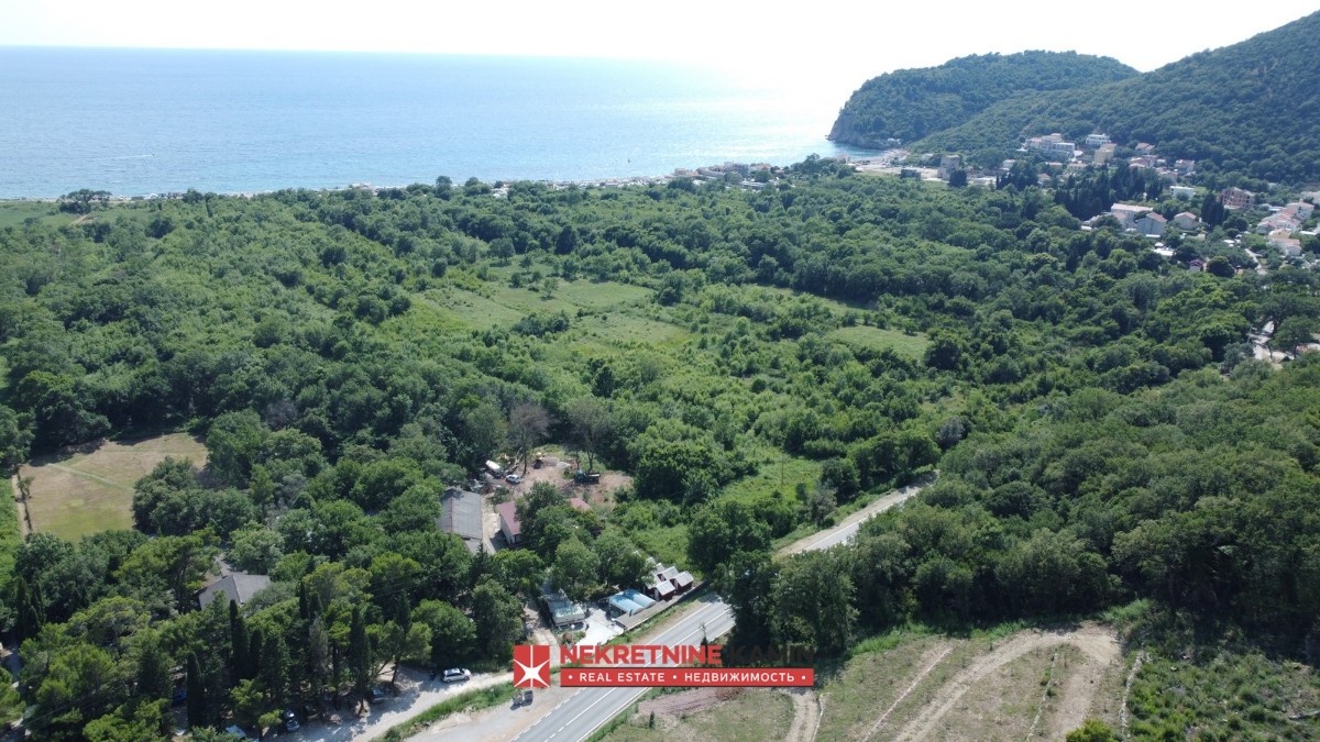 Camp with 31 Small Houses, 400 m from the Sea, Buljarice, Budva